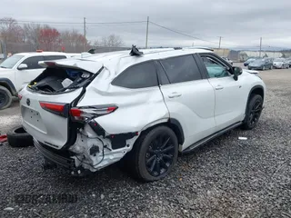 2022 Toyota Highlander Limited z VIN 5TDDZRBH9NS570565, wystawiony jako IAAI lot #41863992 z przebiegiem 41 974 mil mil oraz . Historia ofert i sprzedaży dostępna na DreamBid. Obrazek 4.
