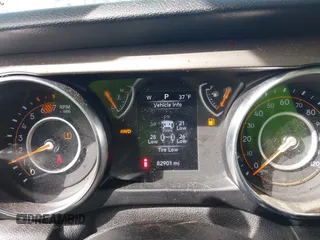 2020 Jeep Wrangler Unlimited Sport S z VIN 1C4HJXDN3LW155884, wystawiony jako IAAI lot #41868363 z przebiegiem 82 901 mil mil oraz . Historia ofert i sprzedaży dostępna na DreamBid. Obrazek 7.