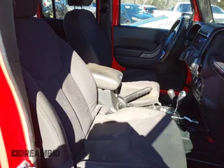 2018 Jeep Wrangler Unlimited Sport S с VIN 1C4BJWDG6JL848206, выставлен на аукционе IAAI как лот 41443084 с пробегом 51 733 миль миль и . История ставок и продаж доступна на DreamBid. Изображение 5.