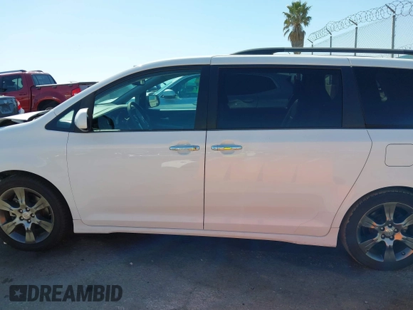 2016 Toyota Sienna SE с VIN 5TDXK3DC0GS702003, выставлен на аукционе IAAI как лот 41957604 с пробегом 41 409 миль миль и . История ставок и продаж доступна на DreamBid. Изображение 15.