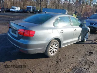 2012 Volkswagen Jetta Sedan SE w/Convenience PZEV with VIN 3VWDP7AJ9CM401574, listed as a IAAI auction lot 41488491 with 120,498 mi miles. Bid and sale history available at carsss.com. Image 4.