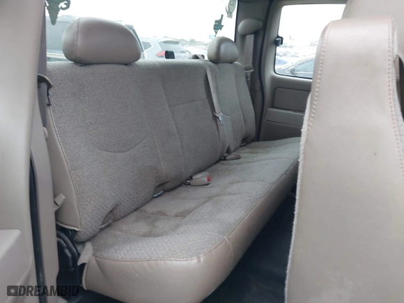 2006 Chevrolet Silverado 1500 LS with VIN 1GCEC19X86Z243384, listed as a IAAI auction lot 41268448 with 165,026 mi miles. Bid and sale history available at carsss.com. Image 8.