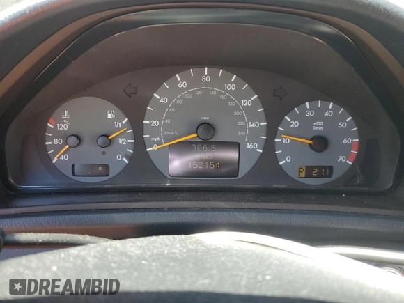 2001 Mercedes-Benz CLK 320/430 z VIN WDBLJ70GX1F171822, wystawiony jako Copart lot #57683415 z przebiegiem 152 154 mil mil oraz Szkoda całkowita • Salvage title. Historia ofert i sprzedaży dostępna na DreamBid. Obrazek 9.