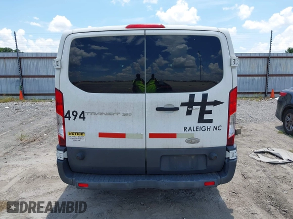 2015 Ford Transit XL z VIN 1FBZX2ZM3FKA54172, wystawiony jako IAAI lot #42601588 z przebiegiem 619 881 mil mil oraz . Historia ofert i sprzedaży dostępna na DreamBid. Obrazek 16.