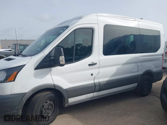 2018 Ford Transit Passenger XL z VIN 1FMZK1CM1JKA17249, wystawiony jako IAAI lot #42143530 z przebiegiem 218 425 mil mil oraz . Historia ofert i sprzedaży dostępna na DreamBid. Obrazek 14.