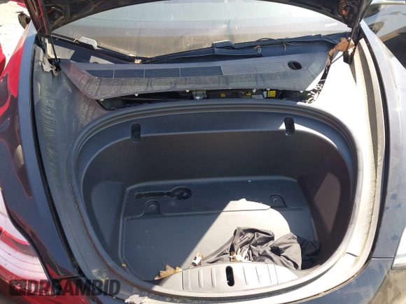 2020 Tesla Model 3 Long Range z VIN 5YJ3E1EB3LF622290, wystawiony jako IAAI lot #41978398 z przebiegiem 59 127 mil mil oraz . Historia ofert i sprzedaży dostępna na DreamBid. Obrazek 10.