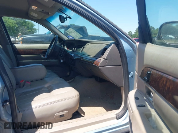 2006 Mercury Grand Marquis LS Premium z VIN 2MEFM75V16X647205, wystawiony jako IAAI lot #42211693 z przebiegiem 140 105 mil mil oraz . Historia ofert i sprzedaży dostępna na DreamBid. Obrazek 5.