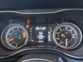 2019 Jeep Cherokee Latitude Plus z VIN 1C4PJLLB2KD420090, wystawiony jako IAAI lot #42094704 z przebiegiem 81 545 mil mil oraz . Historia ofert i sprzedaży dostępna na DreamBid. Obrazek 7.