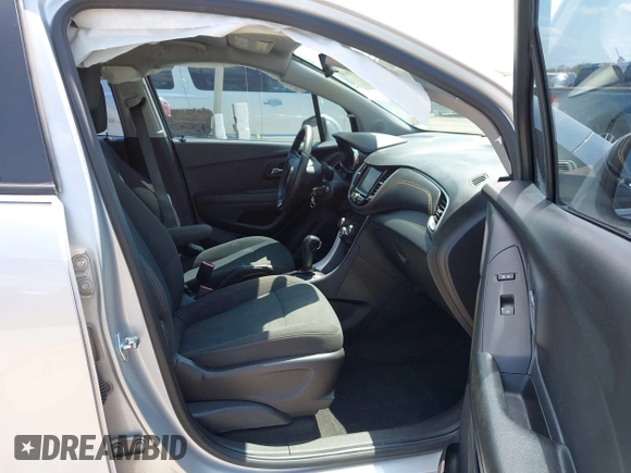 2021 Chevrolet Trax LS with VIN KL7CJKSB8MB307752, listed as a IAAI auction lot 42320660 with 60,761 mi miles and . Bid and sale history available at DreamBid. Image 5.