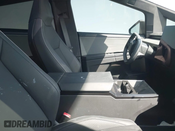 2024 Tesla Cybertruck z VIN 7G2CEHED4RA024805, wystawiony jako IAAI lot #42034257 z przebiegiem Nie podano mil oraz . Historia ofert i sprzedaży dostępna na DreamBid. Obrazek 5.