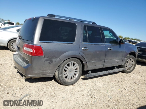 2011 Lincoln Navigator z VIN 5LMJJ2H58BEJ01847, wystawiony jako Copart lot #81804584 z przebiegiem 177 445 mil mil oraz Szkoda całkowita • Salvage title. Historia ofert i sprzedaży dostępna na DreamBid. Obrazek 3.