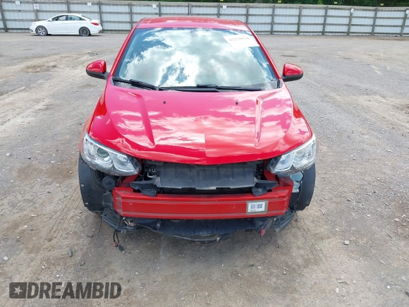 2018 Chevrolet Sonic LT z VIN 1G1JD6SH6J4120998, wystawiony jako IAAI lot #42270614 z przebiegiem 56 587 mil mil oraz . Historia ofert i sprzedaży dostępna na DreamBid. Obrazek 6.