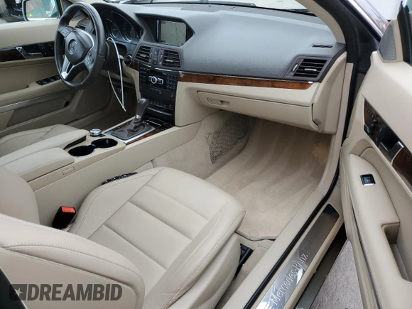 2013 Mercedes-Benz E 350 z VIN WDDKJ5KB5DF197712, wystawiony jako Copart lot #60521005 z przebiegiem 42 109 mil mil oraz Szkoda całkowita • Salvage title. Historia ofert i sprzedaży dostępna na DreamBid. Obrazek 8.