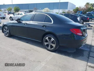 2019 Mercedes-Benz E 300 z VIN WDDZF4JB9KA509360, wystawiony jako IAAI lot #41846674 z przebiegiem 202 663 mil mil oraz . Historia ofert i sprzedaży dostępna na DreamBid. Obrazek 3.
