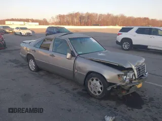 1994 Mercedes-Benz 400 with VIN WDBEA34E4RC015119, listed as a IAAI auction lot 40933590 with 77,554 mi miles. Bid and sale history available at carsss.com. Image 1.