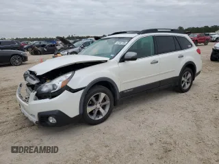 2014 Subaru Outback 2.5i Limited with VIN 4S4BRCPC0E3268189, listed as a Copart auction lot 42462735 with 112,421 mi miles and Salvage Title. Bid and sale history available at carsss.com. Image 1.