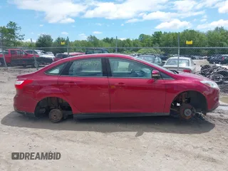 2013 Ford Focus SE с VIN 1FADP3F24DL317135, выставлен на аукционе IAAI как лот 42529477 с пробегом 142 670 миль миль и . История ставок и продаж доступна на DreamBid. Изображение 14.
