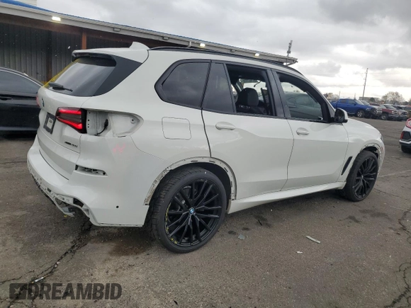 2021 BMW X5 xDrive40i z VIN 5UXCR6C08M9F27126, wystawiony jako Copart lot #51867935 z przebiegiem 16 951 mil mil oraz Szkoda całkowita • Salvage title. Historia ofert i sprzedaży dostępna na DreamBid. Obrazek 3.