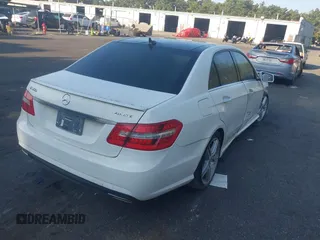 2013 Mercedes-Benz E-Class E 350 Luxury with VIN WDDHF8JB3DA767833, listed as a IAAI auction lot 40347863 with 90,981 mi miles. Bid and sale history available at carsss.com. Image 4.