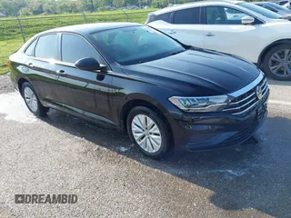 2020 Volkswagen Jetta S z VIN 3VWCB7BU0LM035734, wystawiony jako IAAI lot #42113918 z przebiegiem 85 773 mil mil oraz . Historia ofert i sprzedaży dostępna na DreamBid. Obrazek 1.