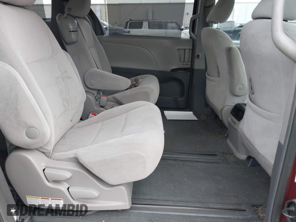 2016 Toyota Sienna LE AAS with VIN 5TDKK3DC0GS751907, listed as a IAAI auction lot 41831340 with 100,610 mi miles. Bid and sale history available at carsss.com. Image 8.