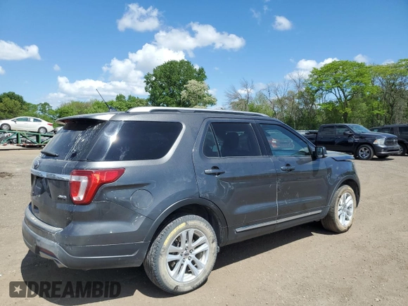 2018 Ford Explorer XLT z VIN 1FM5K8D88JGB08353, wystawiony jako Copart lot #56324765 z przebiegiem 140 716 mil mil oraz Szkoda całkowita • Salvage title. Historia ofert i sprzedaży dostępna na DreamBid. Obrazek 3.