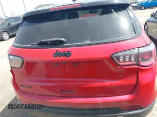 2019 Jeep Compass Altitude z VIN 3C4NJDBB3KT806607, wystawiony jako IAAI lot #41402626 z przebiegiem Nie podano mil oraz . Historia ofert i sprzedaży dostępna na DreamBid. Obrazek 16.