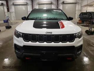 2024 Jeep Compass Trailhawk with VIN 3C4NJDDN0RT143370, listed as a Copart auction lot 47286355 with 2,952 mi miles and Salvage Title. Bid and sale history available at carsss.com. Image 5.