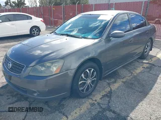 2005 Nissan Altima 2.5 S with VIN 1N4AL11E85N442486, listed as a IAAI auction lot 41758586 with 193,990 mi miles. Bid and sale history available at carsss.com. Image 2.
