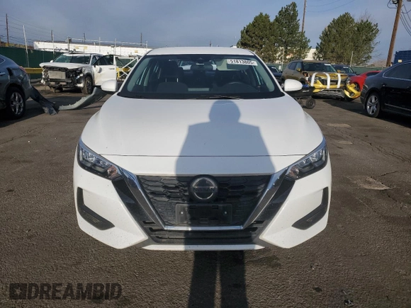 2023 Nissan Sentra S z VIN 3N1AB8BV8PY306078, wystawiony jako Copart lot #51813805 z przebiegiem 79 133 mil mil oraz Szkoda całkowita • Salvage title. Historia ofert i sprzedaży dostępna na DreamBid. Obrazek 5.
