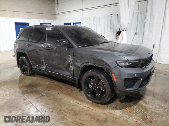 2023 Jeep Grand Cherokee Laredo z VIN 1C4RJHAG7PC620674, wystawiony jako Copart lot #45369315 z przebiegiem 31 754 mil mil oraz Szkoda całkowita • Salvage title. Historia ofert i sprzedaży dostępna na DreamBid. Obrazek 4.
