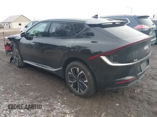 2024 Kia EV6 Light Long Range z VIN KNDC3DLCXR5619447, wystawiony jako IAAI lot #41514020 z przebiegiem 576 mil mil oraz . Historia ofert i sprzedaży dostępna na DreamBid. Obrazek 3.