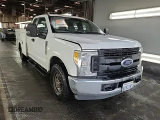 2017 Ford F-250 XL z VIN 1FD7X2A63HEF23418, wystawiony jako IAAI lot #42610484 z przebiegiem 271 149 mil mil oraz . Historia ofert i sprzedaży dostępna na DreamBid. Obrazek 51.