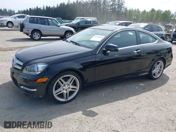 2012 Mercedes-Benz C 250 z VIN WDDGJ4HB5CF764992, wystawiony jako IAAI lot #42208031 z przebiegiem 101 533 mil mil oraz . Historia ofert i sprzedaży dostępna na DreamBid. Obrazek 2.