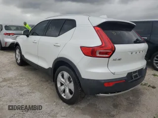 2021 Volvo XC40 Momentum z VIN YV4AC2HK5M2602249, wystawiony jako Copart lot #76351684 z przebiegiem Nie podano mil oraz Nie do naprawy • Non repairable. Historia ofert i sprzedaży dostępna na DreamBid. Obrazek 2.