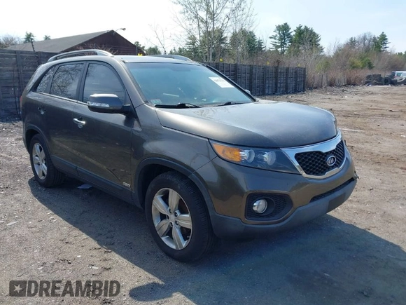 2012 Kia Sorento EX with VIN 5XYKUDA29CG285901, listed as a IAAI auction lot 42072736 with 152,991 mi miles. Bid and sale history available at carsss.com. Image 1.