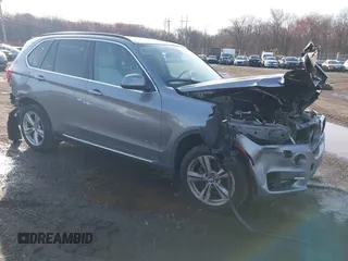2014 BMW X5 xDrive35i z VIN 5UXKR0C52E0H19670, wystawiony jako IAAI lot #41909590 z przebiegiem 137 758 mil mil oraz . Historia ofert i sprzedaży dostępna na DreamBid. Obrazek 1.
