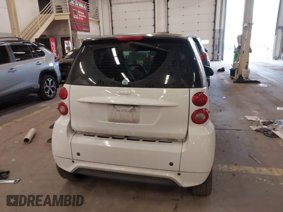 2015 Smart fortwo Passion with VIN WMEEJ3BA1FK805997, listed as a IAAI auction lot 41900723 with 102,185 mi miles. Bid and sale history available at carsss.com. Image 17.