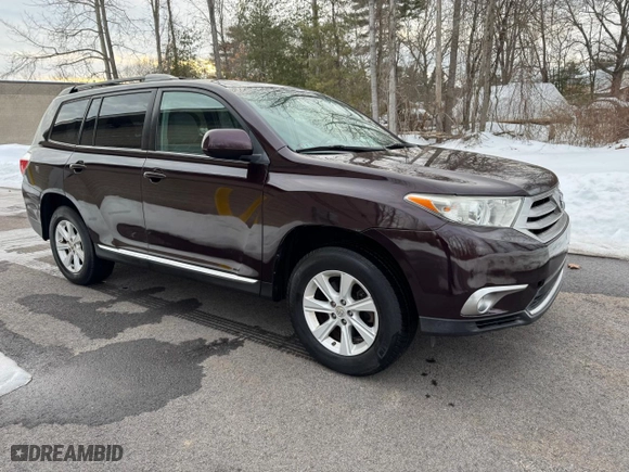 2012 Toyota Highlander with VIN 5TDBK3EH0CS163073, listed as a Copart auction lot 46930795 with 147,444 mi miles and Clean Title. Bid and sale history available at carsss.com. Image 1.