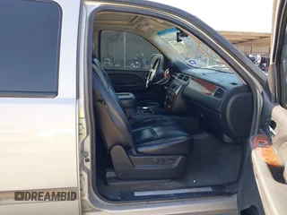 2007 Chevrolet Suburban LTZ z VIN 3GNFC16J57G103628, wystawiony jako IAAI lot #42373026 z przebiegiem 293 570 mil mil oraz . Historia ofert i sprzedaży dostępna na DreamBid. Obrazek 5.