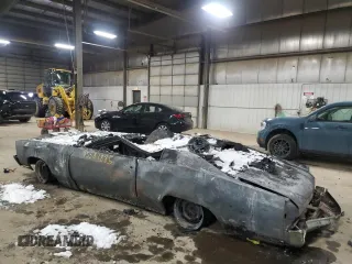 1971 Chevrolet Monte Carlo z VIN 138571B217761, wystawiony jako Copart lot #45581885 z przebiegiem Nie podano mil oraz Nie do naprawy. Historia ofert i sprzedaży dostępna na DreamBid. Obrazek 2.