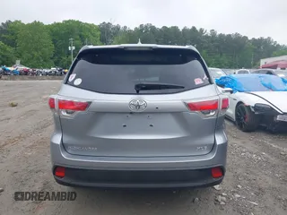 2014 Toyota Highlander XLE z VIN 5TDKKRFH1ES024090, wystawiony jako IAAI lot #42123199 z przebiegiem 58 751 mil mil oraz . Historia ofert i sprzedaży dostępna na DreamBid. Obrazek 16.