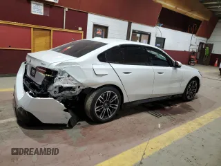 2024 BMW 5 Series 530i xDrive with VIN WBA53FJ01RCS75402, listed as a Copart auction lot 88289285 with 8,802 mi miles and Salvage Title. Bid and sale history available at carsss.com. Image 3.