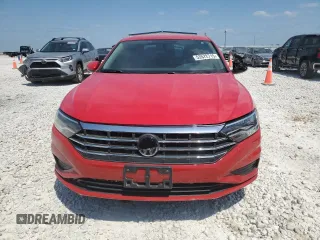 2019 Volkswagen Jetta S z VIN 3VWCB7BU1KM180098, wystawiony jako Copart lot #53572715 z przebiegiem 102 787 mil mil oraz Czysty tytuł • Clean title. Historia ofert i sprzedaży dostępna na DreamBid. Obrazek 5.