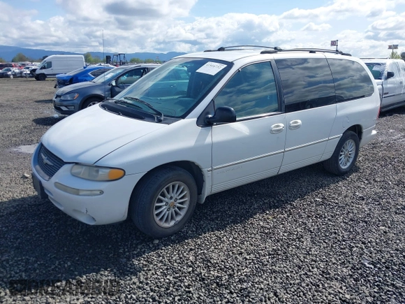2000 Chrysler Town & Country LXi with VIN 1C4GP54L3YB585152, listed as a IAAI auction lot 41916732 with 190,915 mi miles. Bid and sale history available at carsss.com. Image 2.