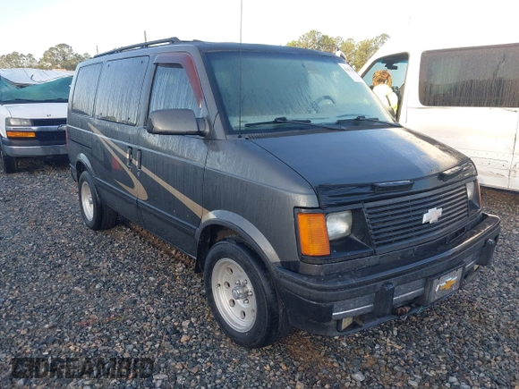 1994 Chevrolet Astro with VIN 1GNDM19Z5RB122102, listed as a IAAI auction lot 42011683 with 286,157 mi miles. Bid and sale history available at carsss.com. Image 1.