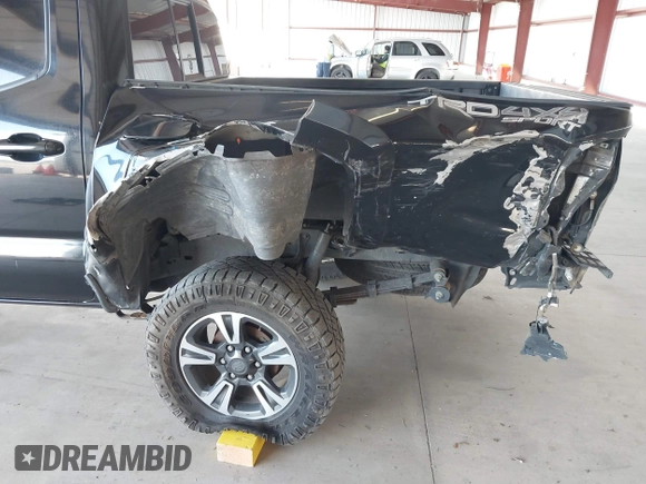 2016 Toyota Tacoma SR with VIN 5TFCZ5AN8GX020900, listed as a IAAI auction lot 41911329 with 133,931 mi miles. Bid and sale history available at carsss.com. Image 6.