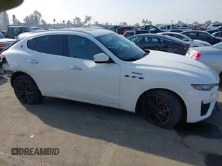 2023 Maserati Levante z VIN ZN661YUM6PX411566, wystawiony jako IAAI lot #41219590 z przebiegiem 24 613 mil mil oraz . Historia ofert i sprzedaży dostępna na DreamBid. Obrazek 14.