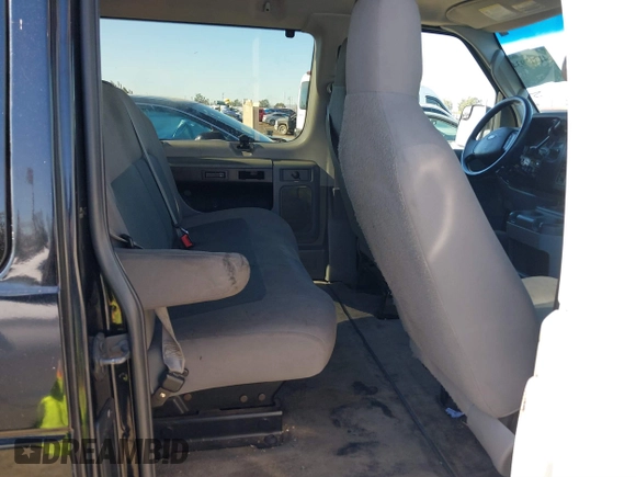 2014 Ford Econoline Passenger XL z VIN 1FBSS3BL5EDA77348, wystawiony jako IAAI lot #41317934 z przebiegiem 251 863 mil mil oraz . Historia ofert i sprzedaży dostępna na DreamBid. Obrazek 8.