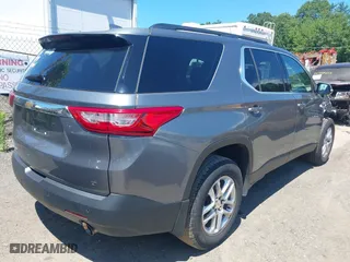 2019 Chevrolet Traverse LT Cloth with VIN 1GNEVGKW5KJ154242, listed as a IAAI auction lot 39713013 with 60,444 mi miles. Bid and sale history available at carsss.com. Image 4.